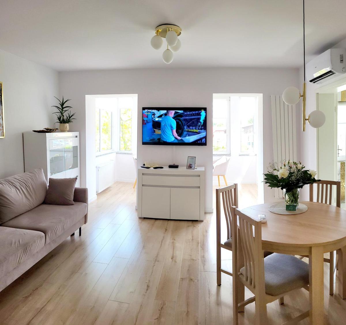 Image 2 of APART KARKONOSZE – Klimatyzowany Apartament Charlotte Karpacz na deptaku z parkingiem w cenie