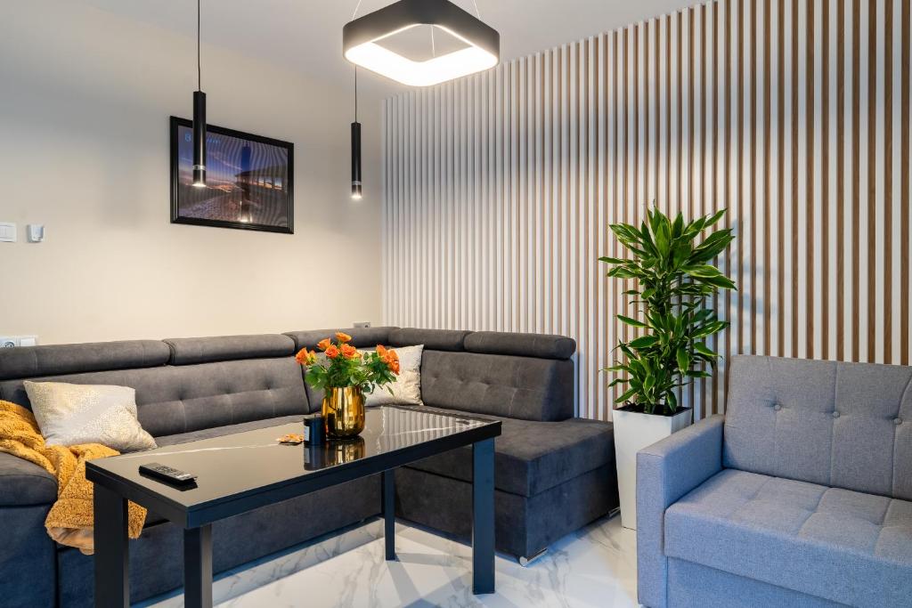 Image 1 of Apartament Śnieżna Melodia – z widokiem na śnieżkę, blisko stoku narciarskiego, obok Aquaparku by SpaceApart