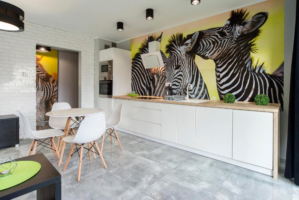 Image 1 of Apartament Sun & Ski Willa K2 Black & White