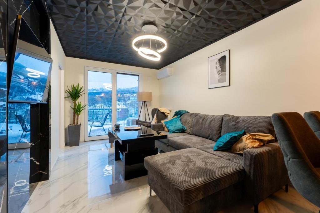 Image 1 of Apartament Widokowe Marzenie – blisko stoku, parking podziemny by SpaceApart