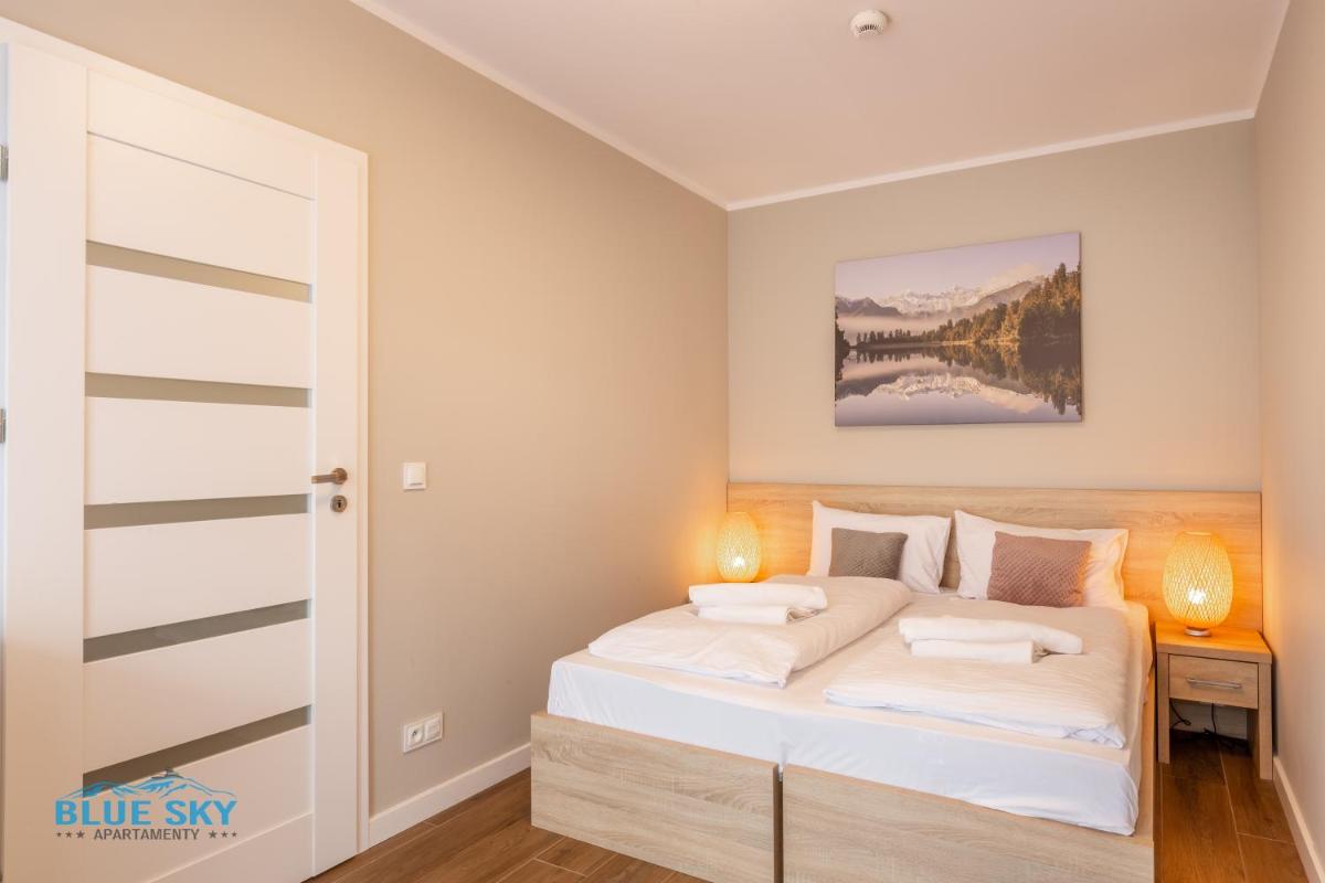 Image 7 of Apartamenty BlueSky – Karkonoska 13, z widokiem na góry, blisko szlaków i wyciągów, w zielonej okolicy