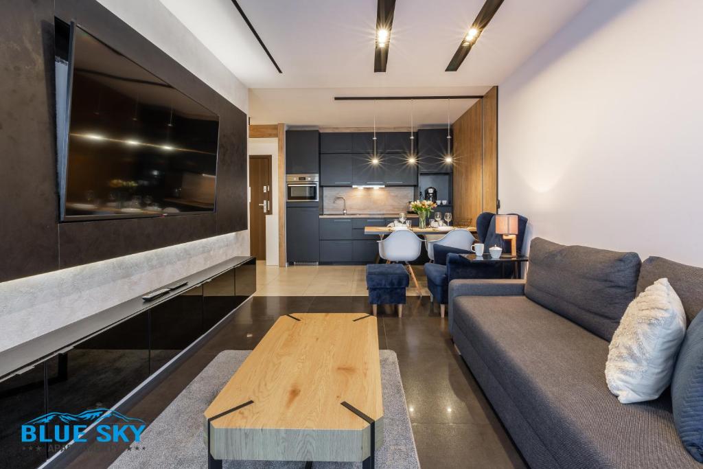 Image 1 of Apartamenty BlueSky – Karkonoska 13, z widokiem na góry, blisko szlaków i wyciągów, w zielonej okolicy