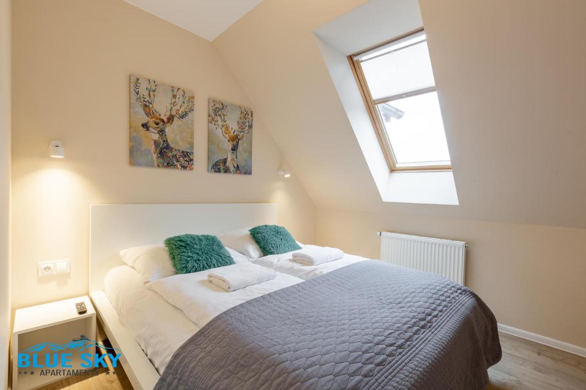 Image 2 of Apartamenty BlueSky – Karkonoska 13, z widokiem na góry, blisko szlaków i wyciągów, w zielonej okolicy