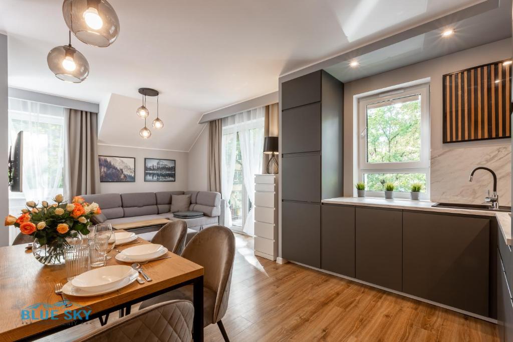 Image 1 of Apartamenty BlueSky – Nad Łomnicą 2B – blisko centrum Karpacza i sklepów, w spokojnej, zielonej okolicy