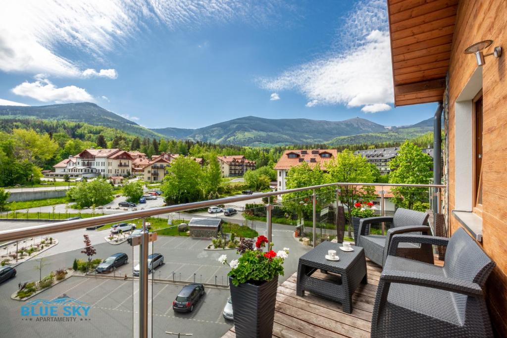 Image 1 of Apartamenty BlueSky – Ogrodnicza 7 i 9 – z widokiem na góry, w zielonej okolicy, blisko centrum i atrakcji Karpacza
