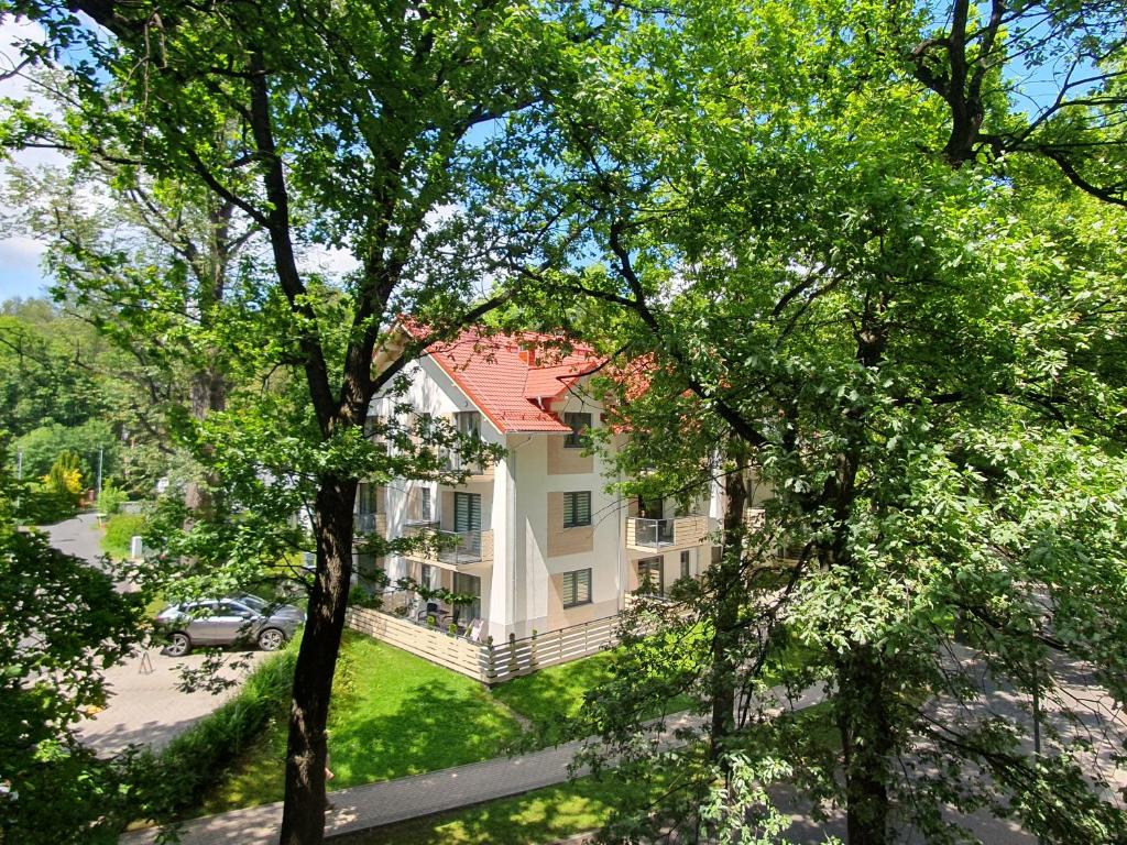 Image 1 of Apartamenty Sun&Fun Rezydencja Pod Dębami Nad Łomnicą 1B i 2B- blisko centrum i sklepów w otoczeniu zieleni