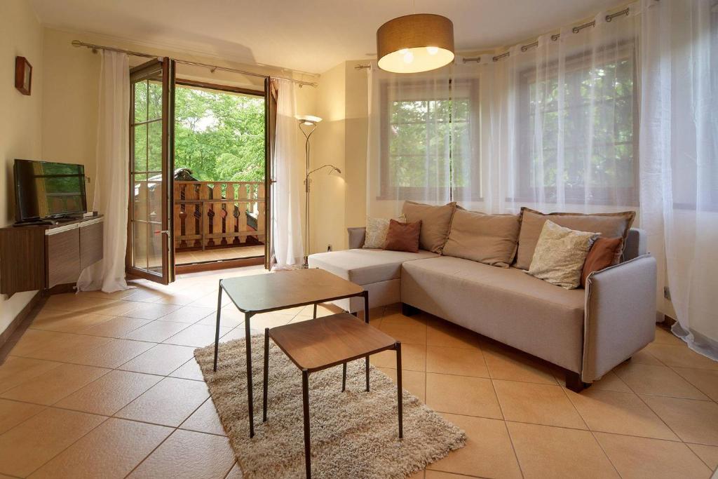 Image 1 of Beżowy Apartament Sun Seasons 24 w Karpaczu z Parkingiem i Balkonem by Noclegi Renters