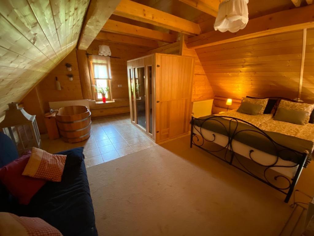 Image 7 of Chaty Świerkowe Wzgórze – domki typu superior z sauną balią kominkiem i domki-bez sauny balii kominka