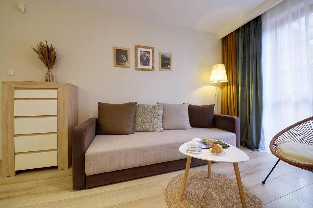 Image 1 of Jasne i Przytulne Apartamenty Sun Seasons 24 w Karpaczu z Parkingiem i Balkonem by Noclegi Renters
