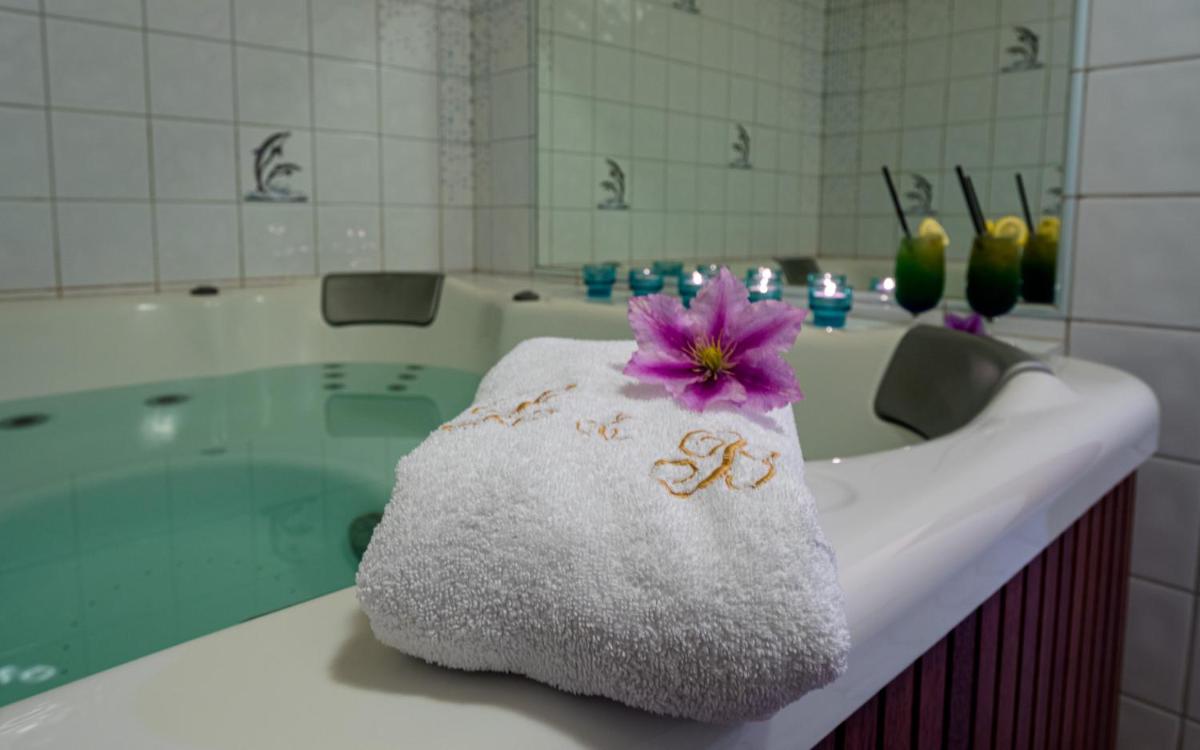 Image 3 of L&B Spa