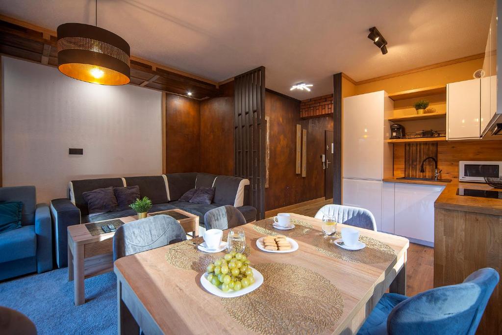 Image 1 of Stylowe i Klimatyczne Apartamenty Sun Seasons 24 w Karpaczu by Noclegi Renters