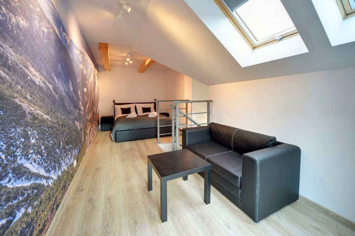 Image 3 of Subtelne i Stylowe Apartamenty Sun Seasons 24 w Karpaczu z Umeblowanym Balkonem by Noclegi Renters