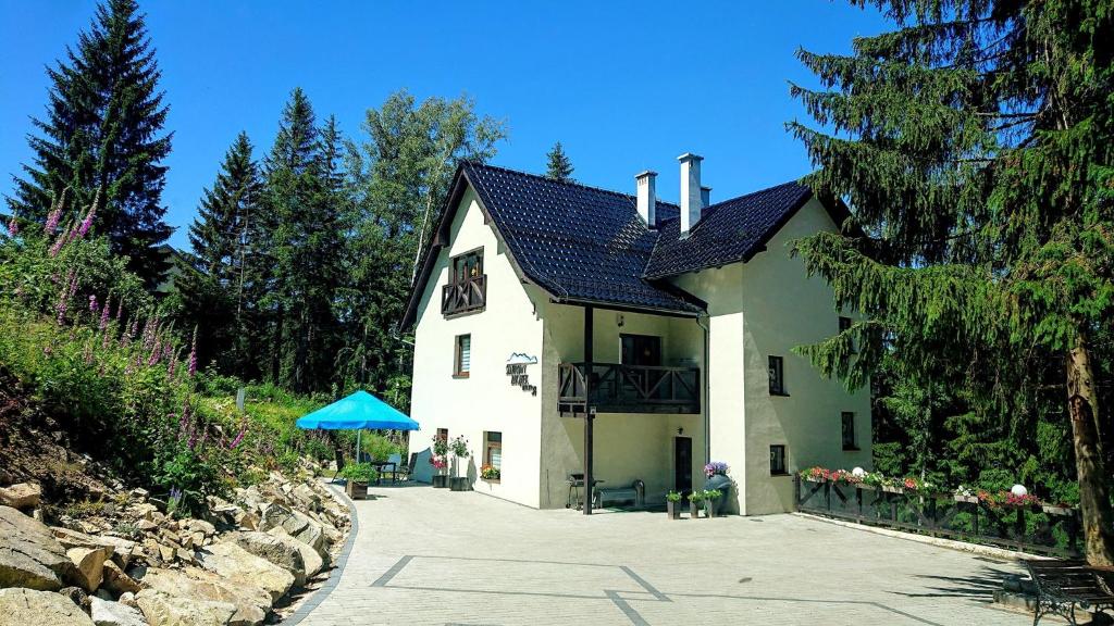 Image 1 of Szafirowy Zakątek