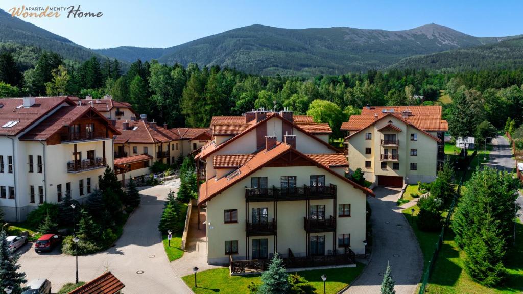 Image 1 of Wonder Home – Apartament Zaciszny z kominkiem i widokiem na Śnieżkę, blisko stoku, centrum i aquparku