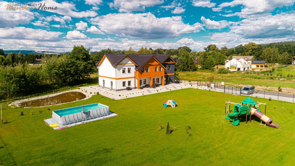 Image 1 of Wonder Home – Apartamenty Halo Karkonosze z ogrodem, sezonowym basenem, placem zabaw i widokiem na Śnieżkę – zlokalizowane blisko Karpacza