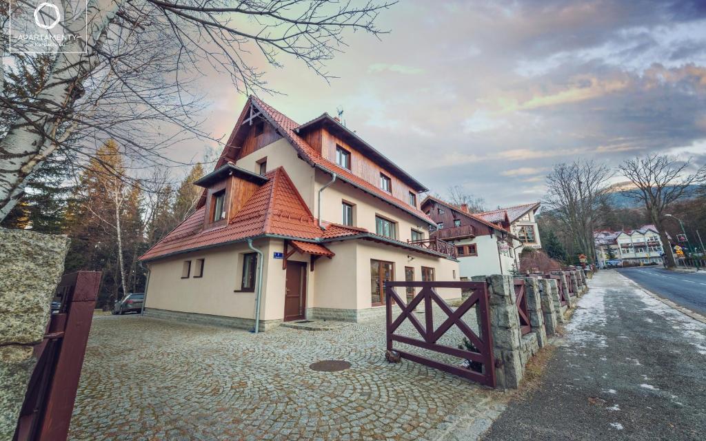 Image 1 of Wonder Home – Dom Willa Karpacz blisko centrum, tuż przy stoku i restauracji
