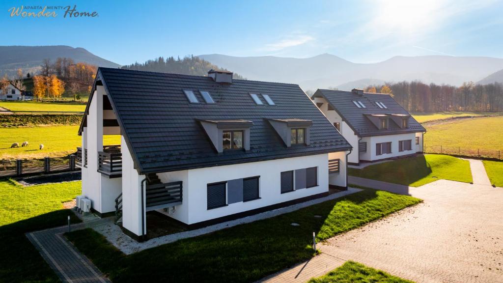 Image 1 of Wonder Home – Domek Sielsko Czarodziejsko blisko Karpacza, z widokiem na góry i tarasem