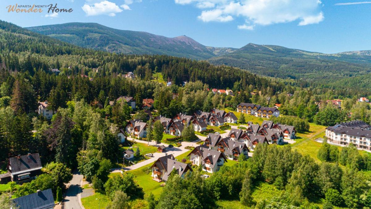 Image 6 of Wonder Home – Domki górskie z kominkami, bezpłatnym parkingiem i placem zabaw na terenie kompleksu