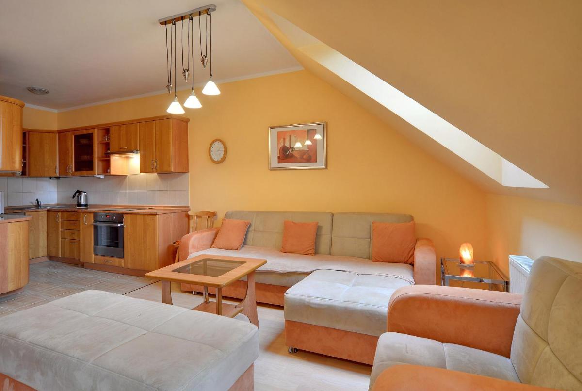 Image 6 of Żółty Apartament Sun Seasons 24 w Karpaczu z Balkonem by Noclegi Renters