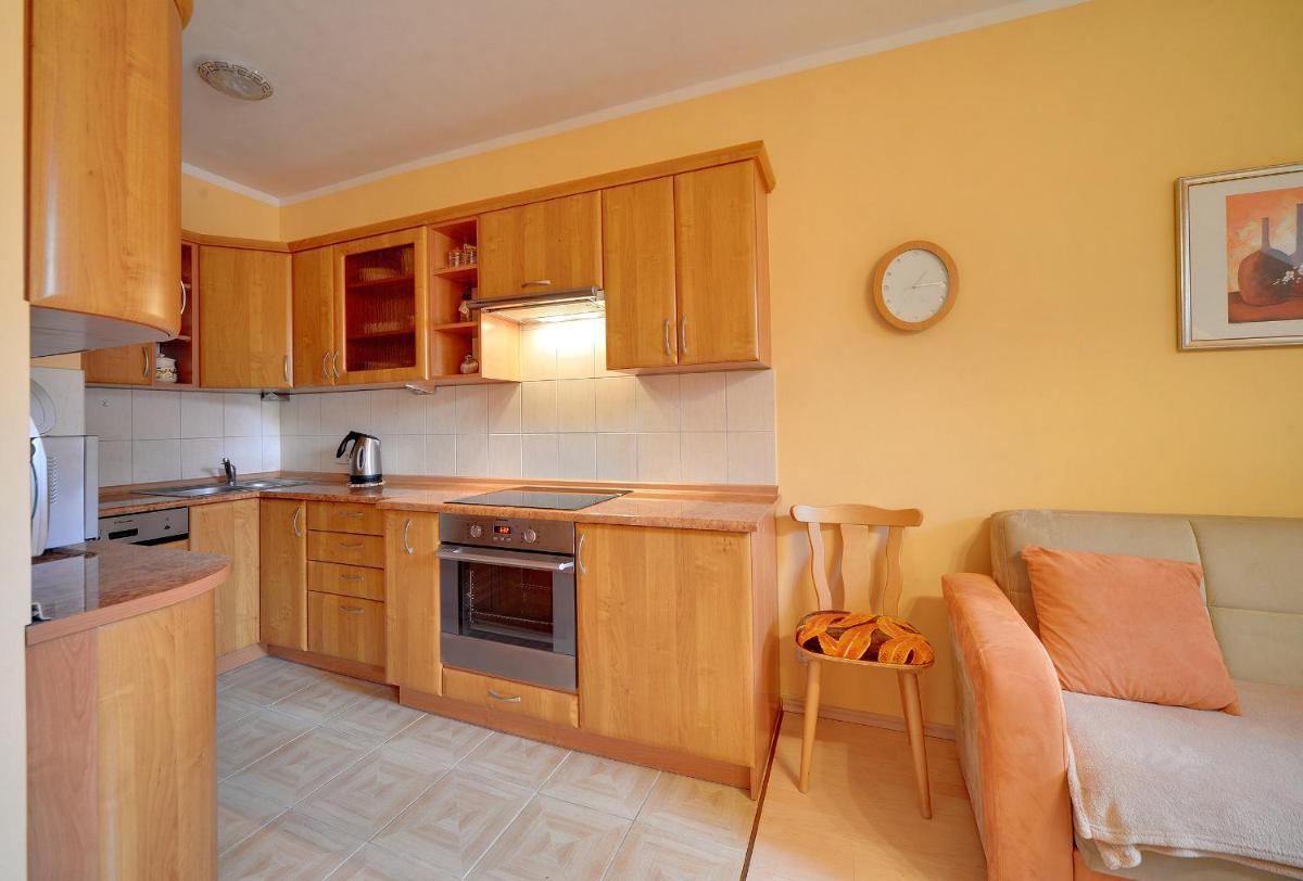 Image 4 of Żółty Apartament Sun Seasons 24 w Karpaczu z Balkonem by Noclegi Renters