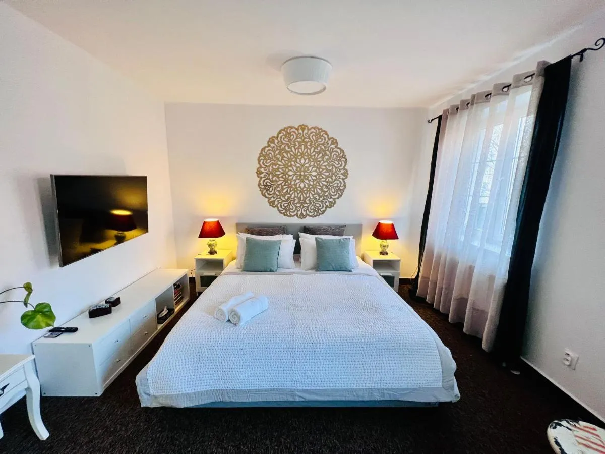 Image 6 of BL-Townhouse Luxury Suite, 24Hrs- check in, private parking, garden, beautiful park just step a way and city center 5 min walking