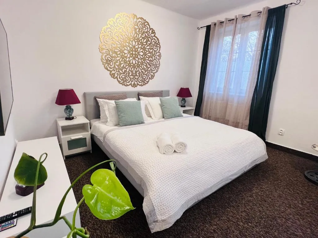 Image 1 of BL-Townhouse Luxury Suite, 24Hrs- check in, private parking, garden, beautiful park just step a way and city center 5 min walking