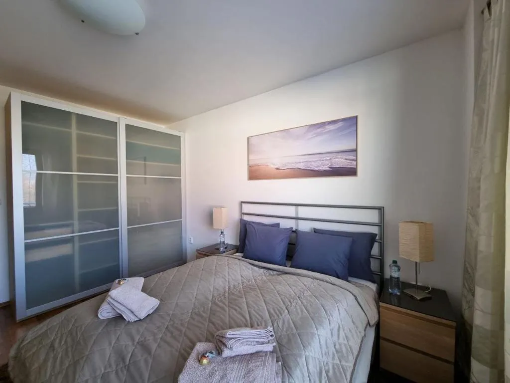 Image 1 of Central business apartment – FREE PARKING