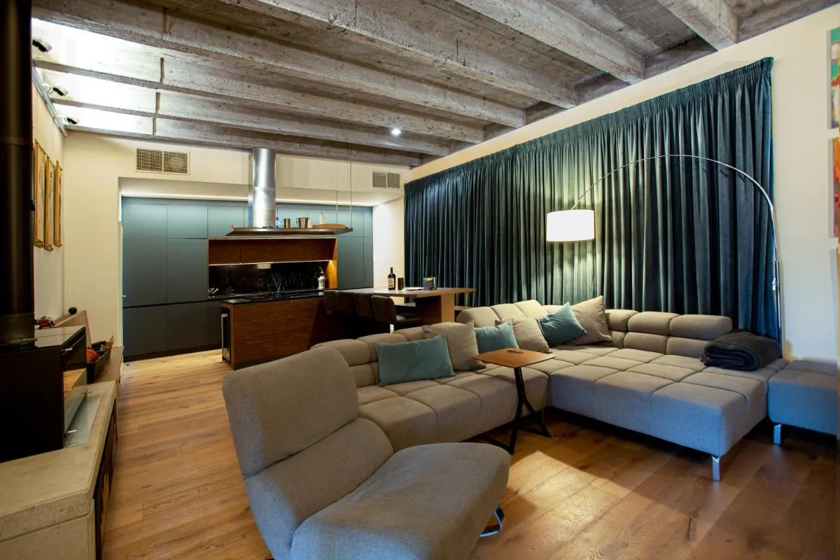 Image 5 of Contemporary apartment with fireplace & terrace