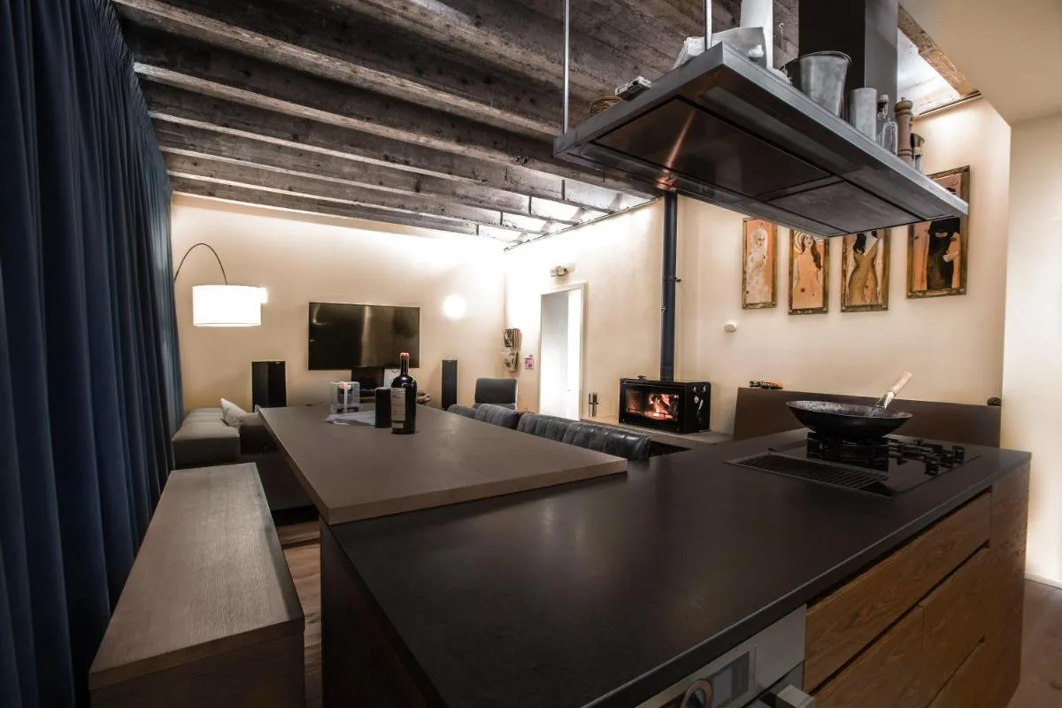 Image 6 of Contemporary apartment with fireplace & terrace