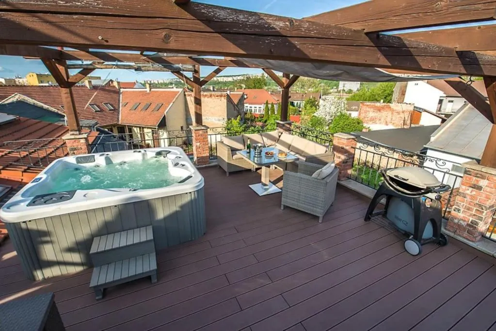 Image 2 of Glamorous Jacuzzi Loft Apartment with Roof Terrace