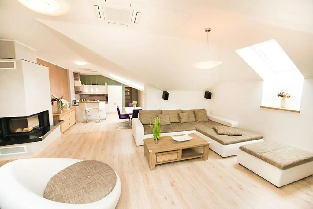 Image 3 of Glamorous Jacuzzi Loft Apartment with Roof Terrace