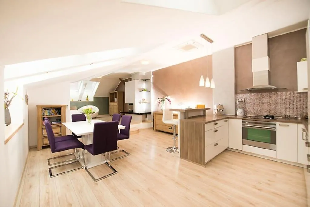 Image 5 of Glamorous Jacuzzi Loft Apartment with Roof Terrace