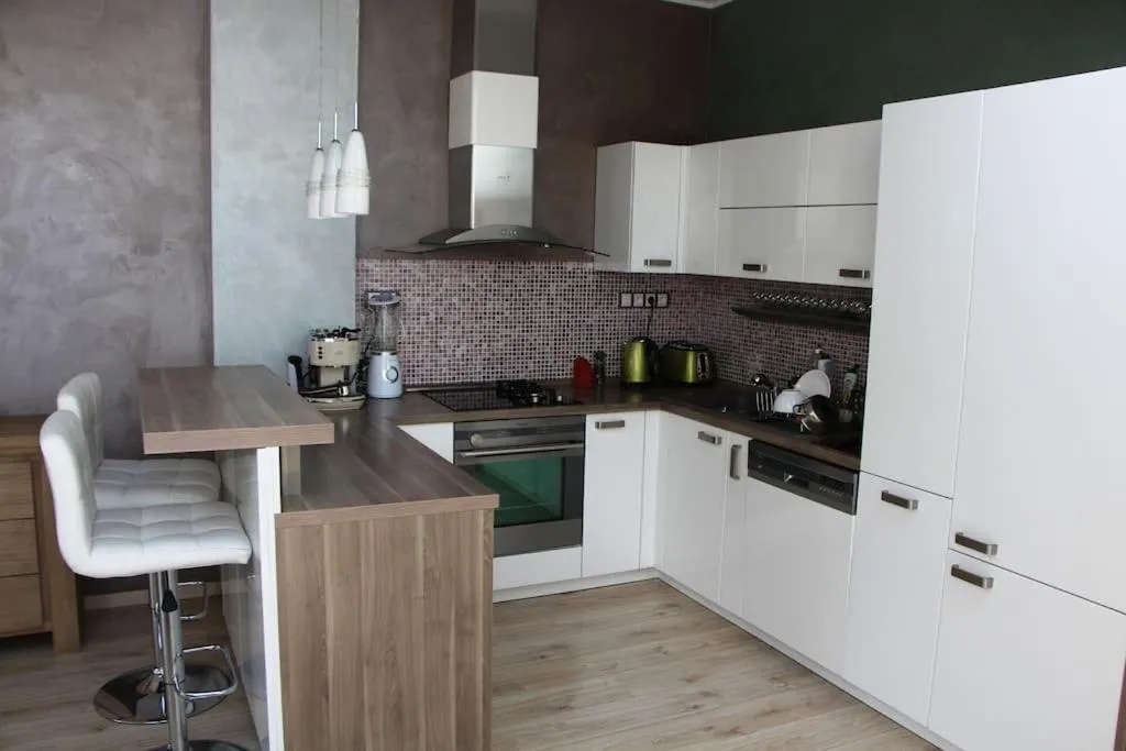 Image 6 of Glamorous Jacuzzi Loft Apartment with Roof Terrace