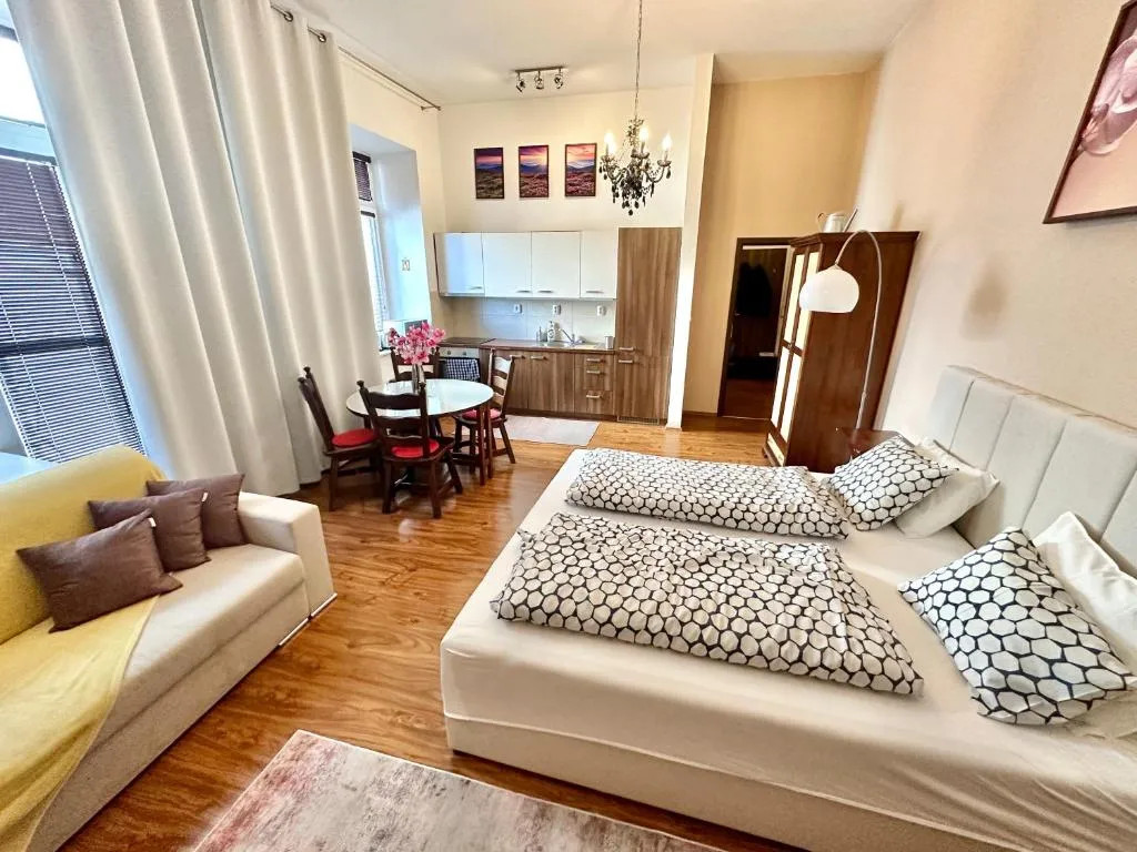 Image 1 of Home Away central apartment