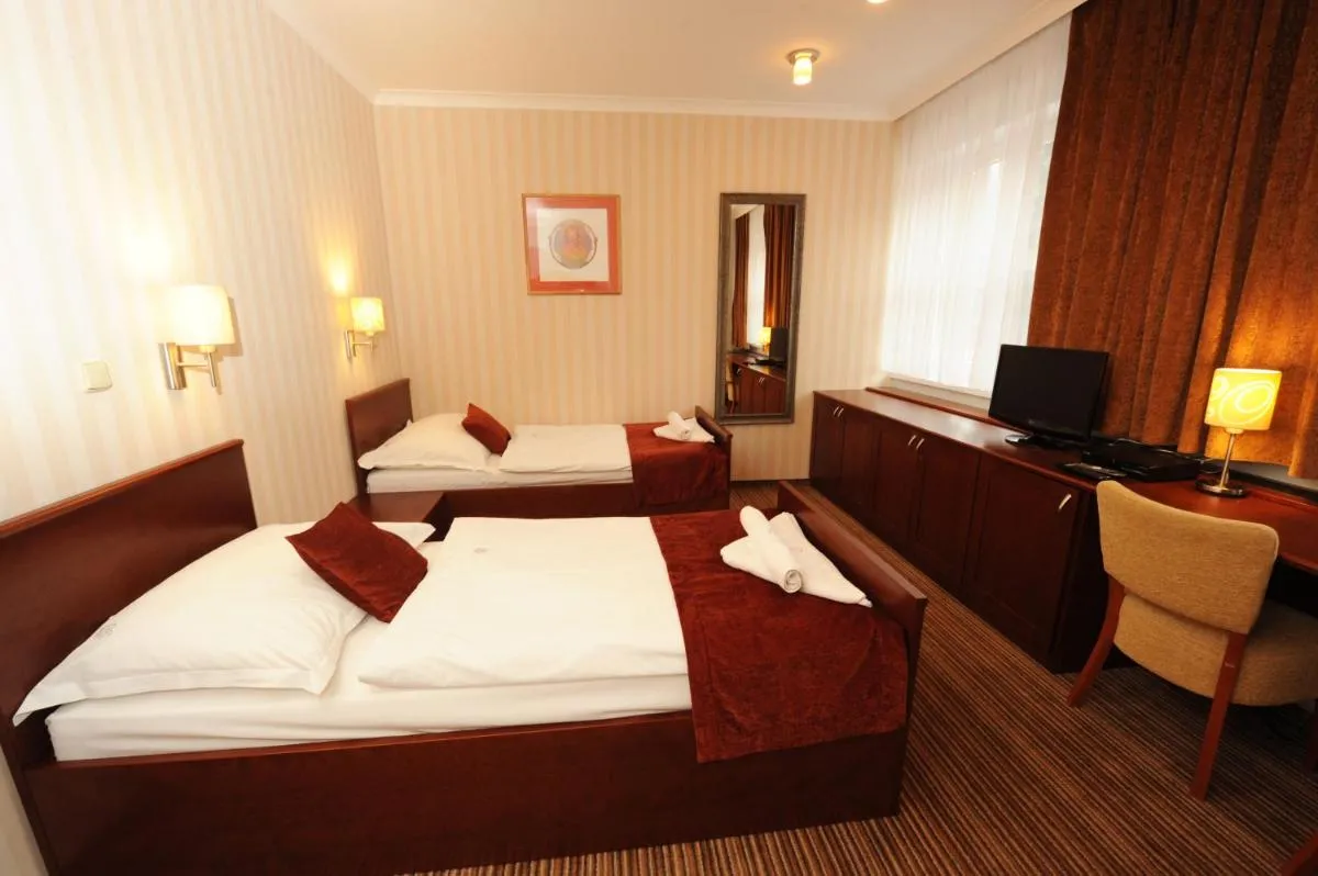 Image 2 of Hotel Encian
