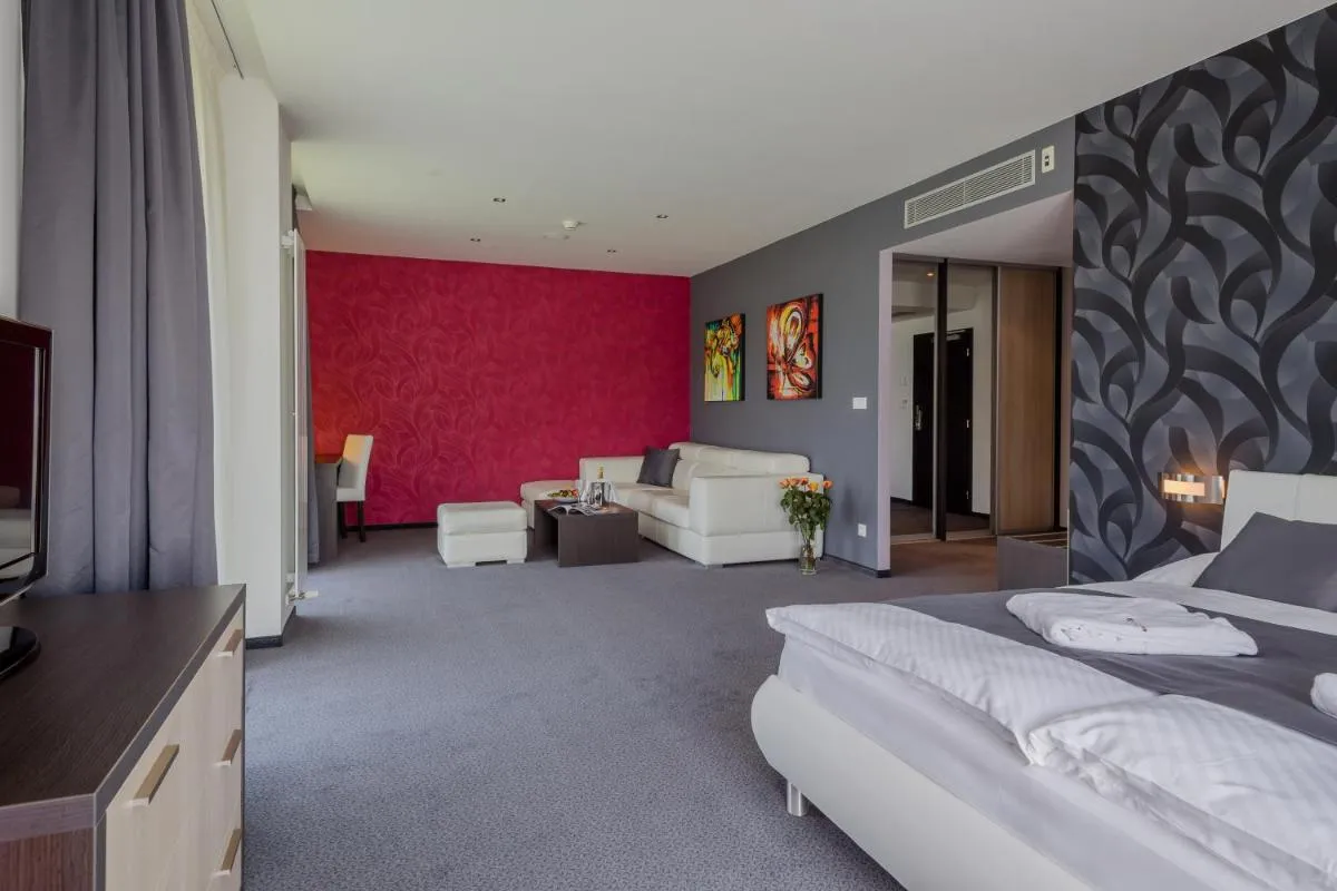 Image 2 of Hotel TENIS