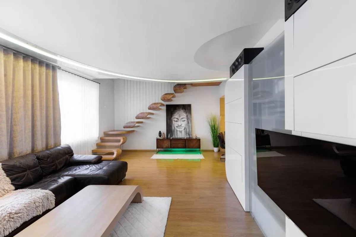 Image 6 of Luxurious flat 160m2 in center, 3 bedrooms, AC, garden, parking