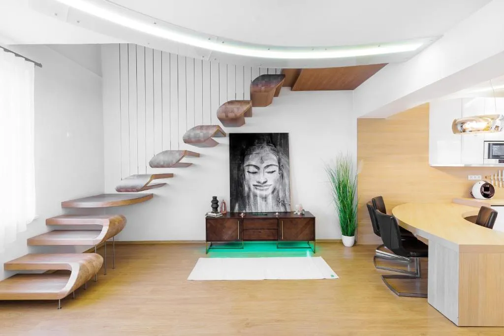 Image 1 of Luxurious flat 160m2 in center, 3 bedrooms, AC, garden, parking