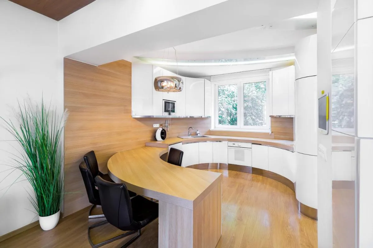 Image 5 of Luxurious flat 160m2 in center, 3 bedrooms, AC, garden, parking