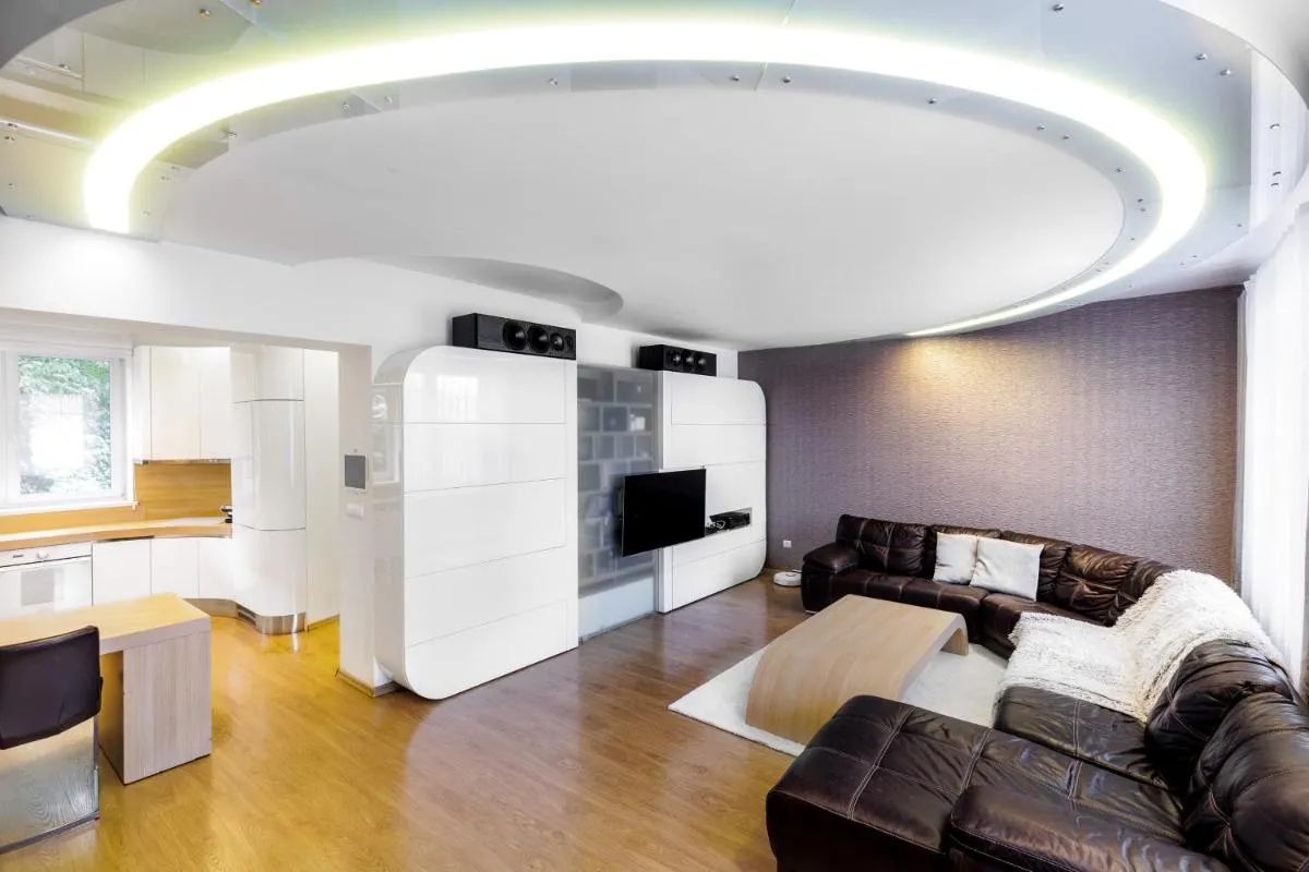 Image 2 of Luxurious flat 160m2 in center, 3 bedrooms, AC, garden, parking