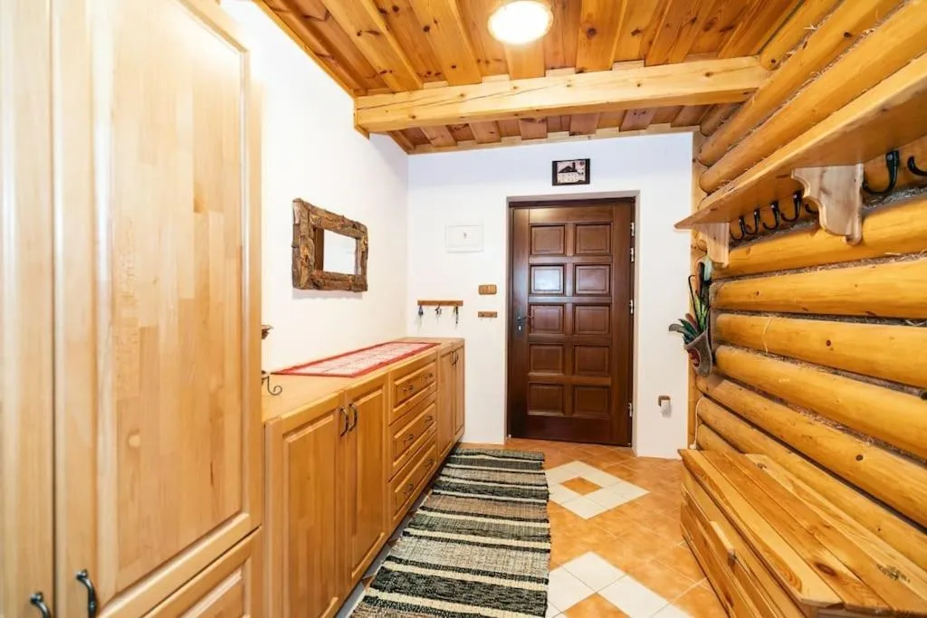 Image 2 of Očarujúci drevený dom v prírodnom prostredí