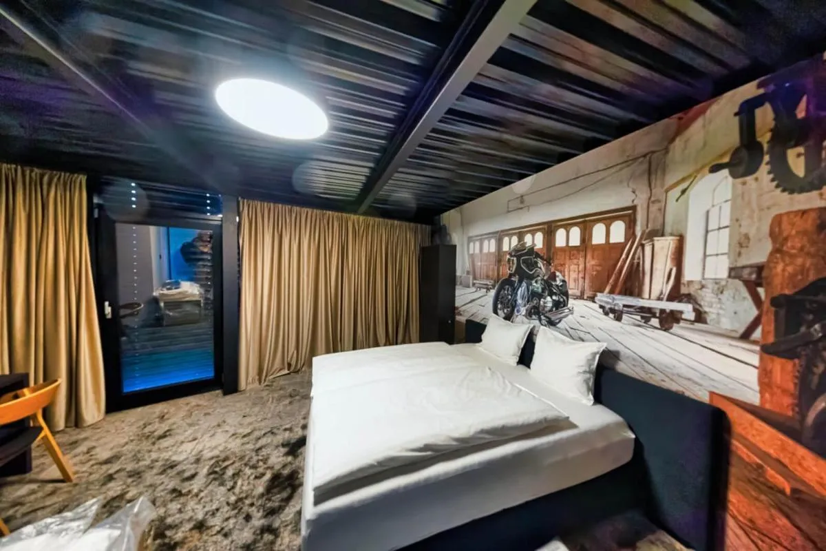 Image 4 of SINATRA CIGAR HOUSE