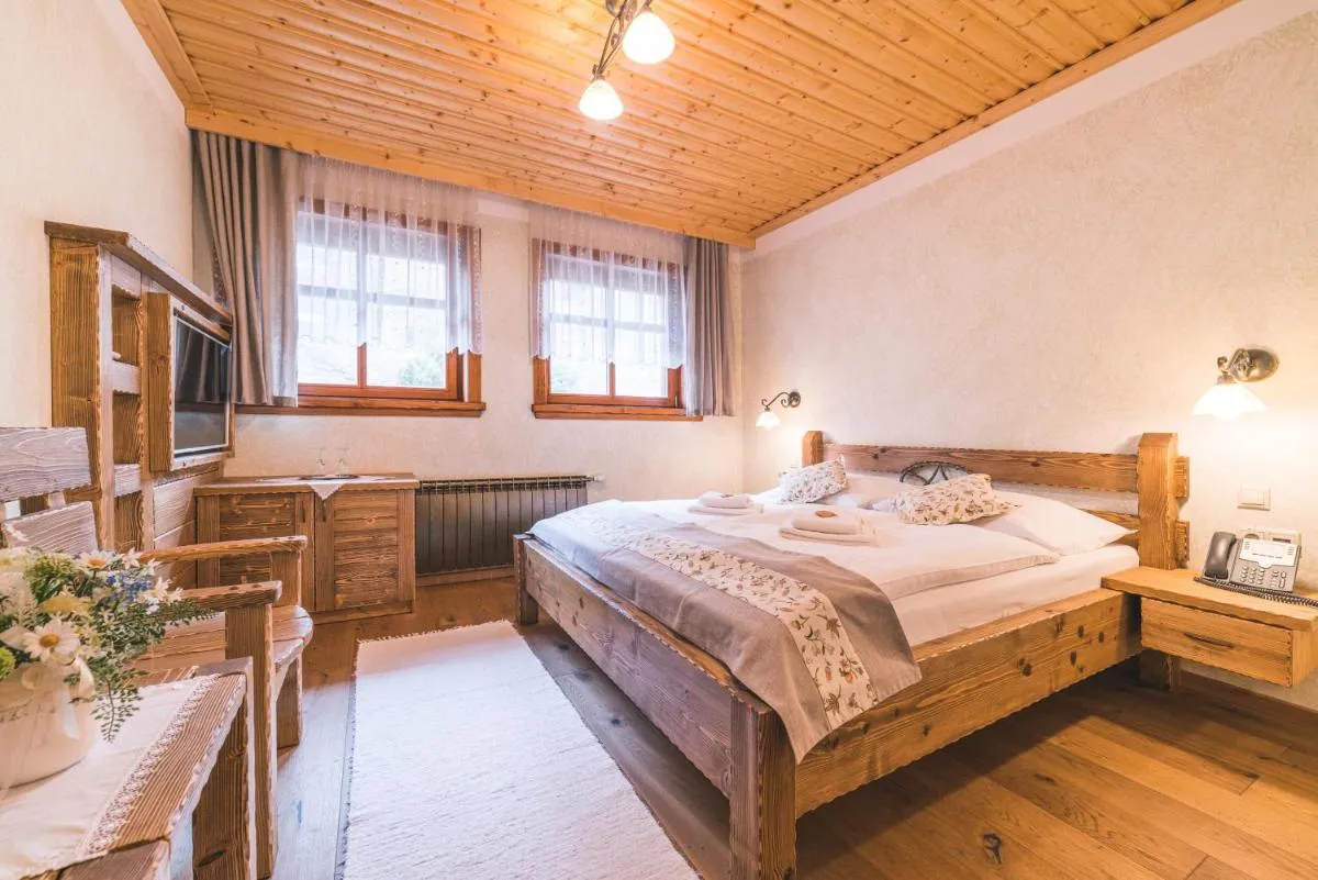 Image 2 of Salaš Syrex