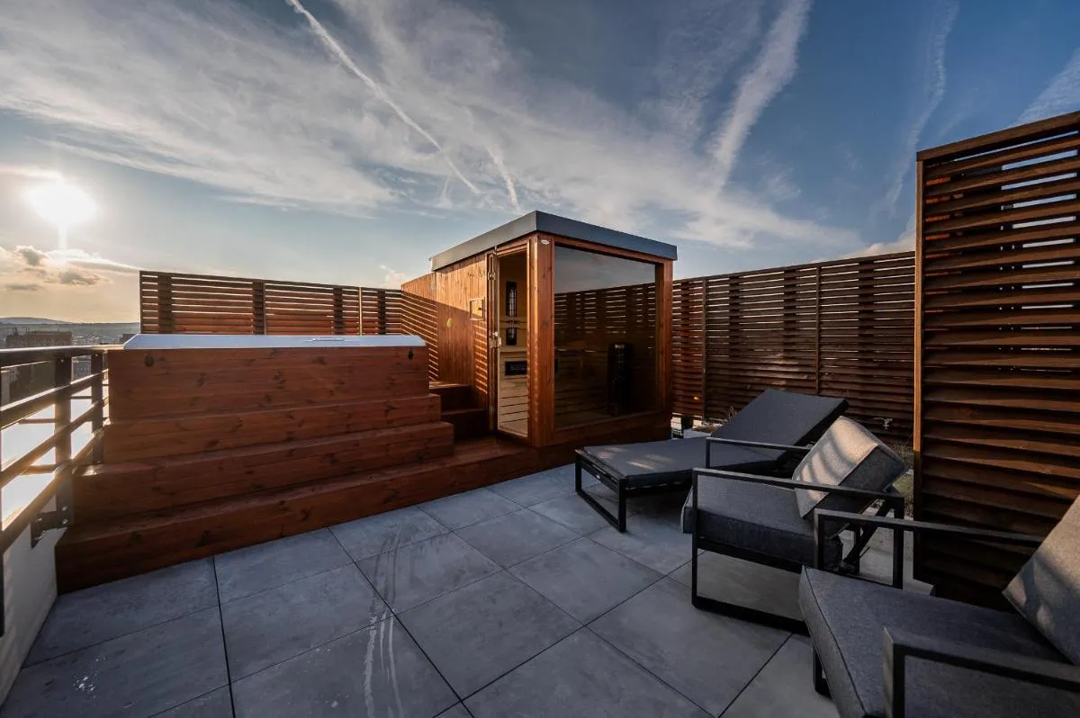 Image 4 of SkyLuxe Old Town Penthouse