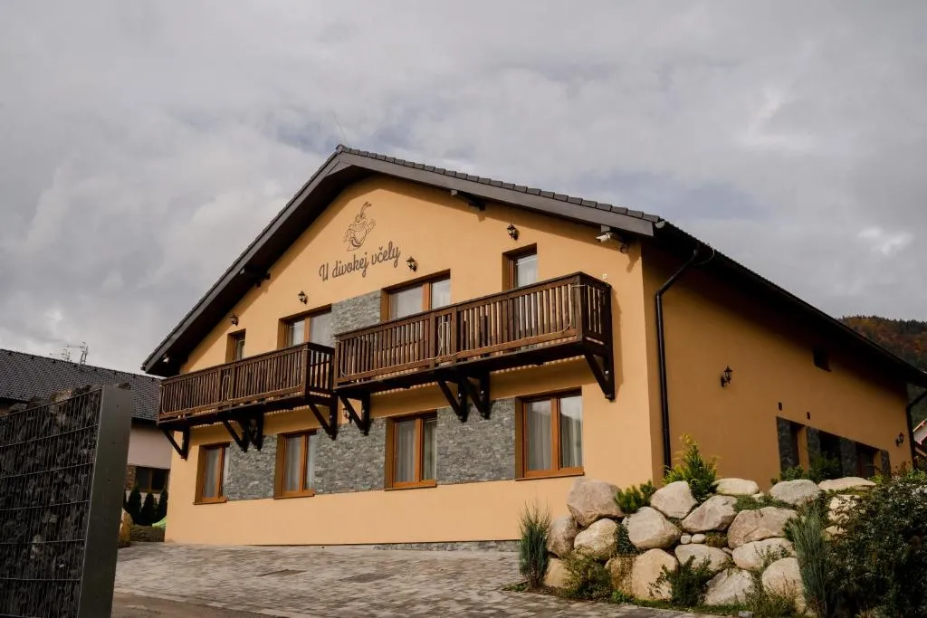 Image 1 of U divokej včely
