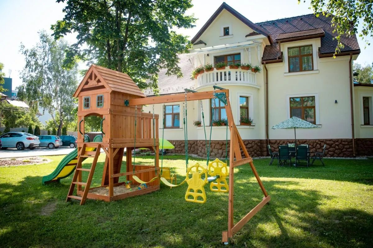 Image 2 of Villa Garden Apartments