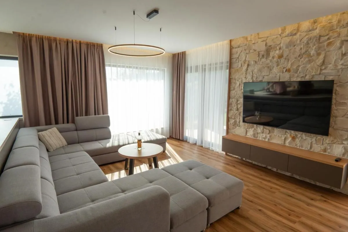 Image 2 of Villa Studenec