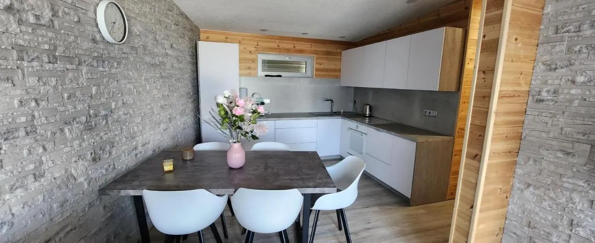 Image 2 of v-point apartmán