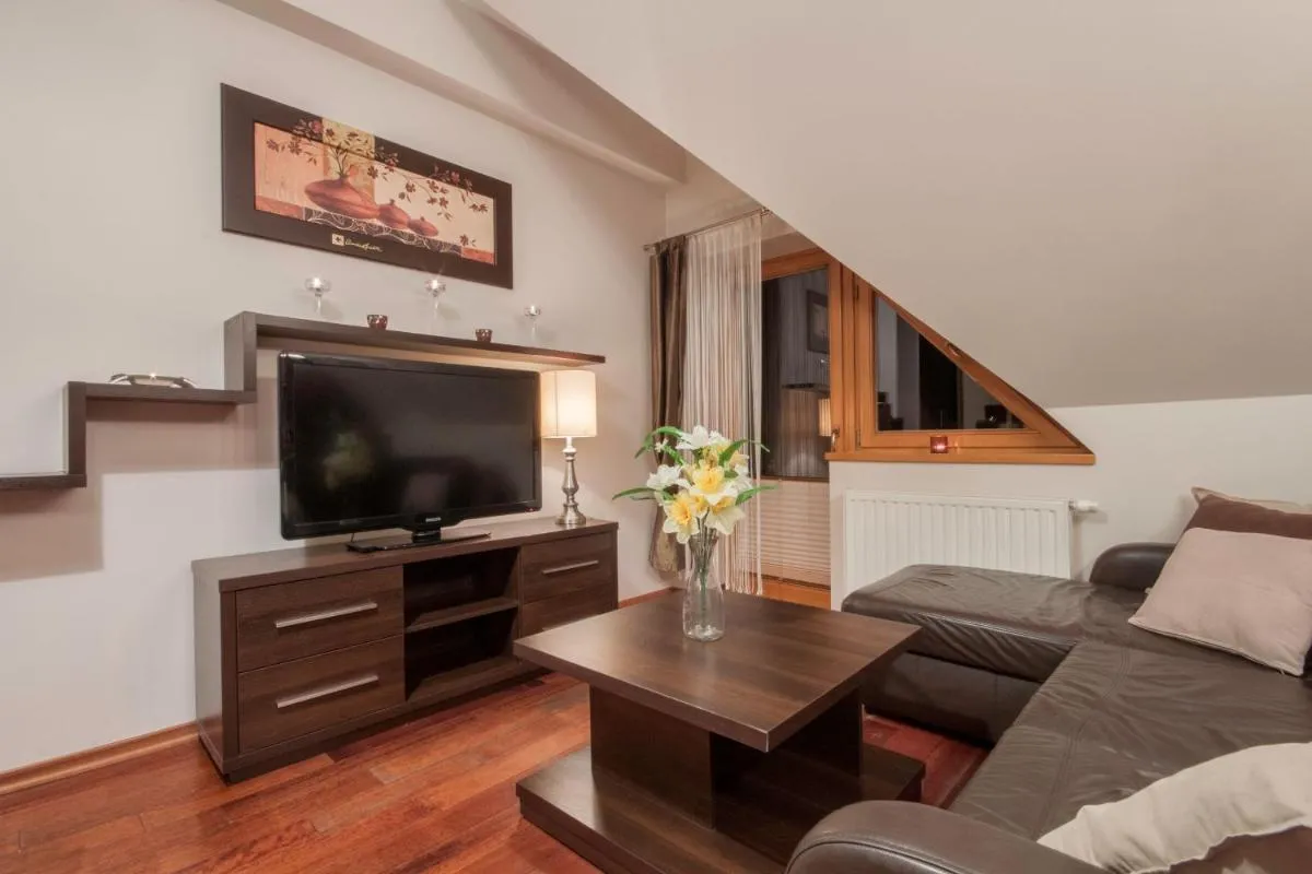 Image 2 of ApartSerwis – Gorące Źródła Apartament Szałasówka