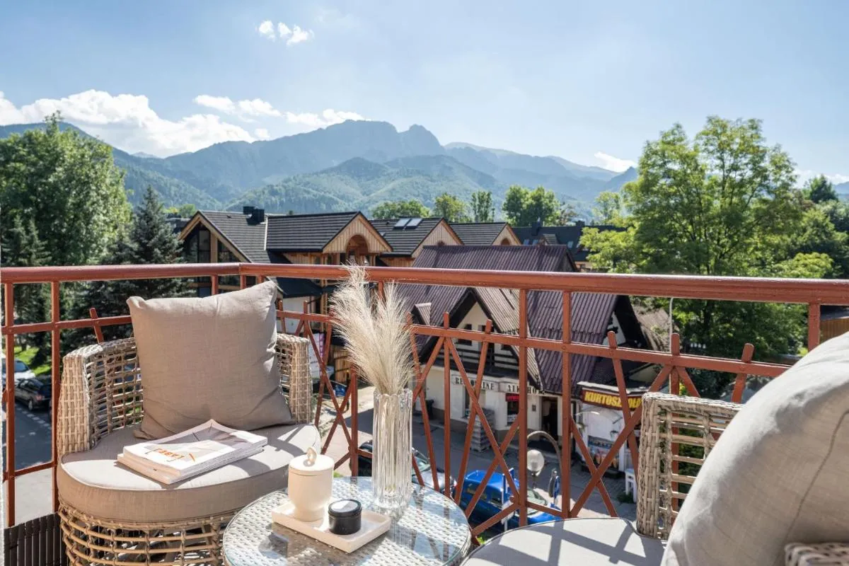 Image 2 of Apartprestige Krupówki z widokiem na Giewont lub Krupówki